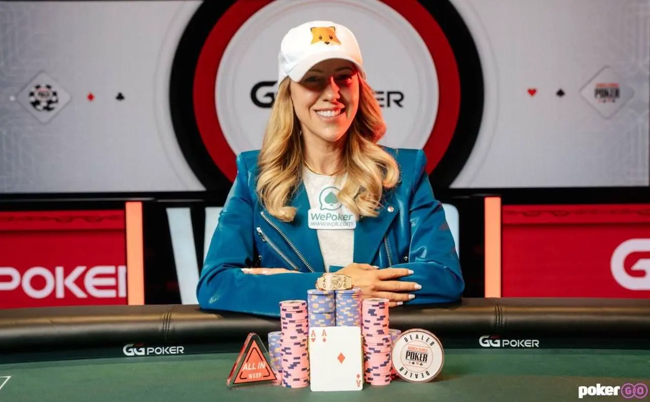 Kristen Foxen with her sixth WSOP bracelet from the 2026 $25K High Roller.